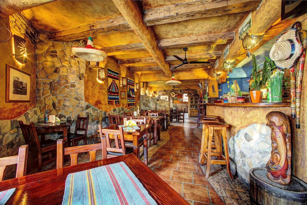 Bed and Breakfast Xavito à Sanok Extérieur photo