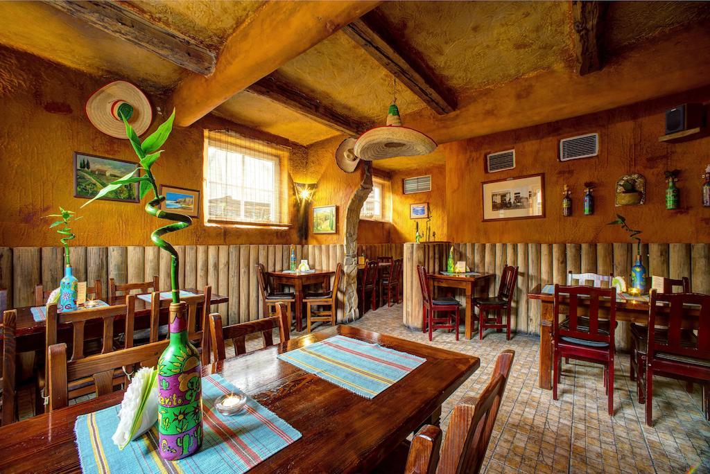 Bed and Breakfast Xavito à Sanok Extérieur photo